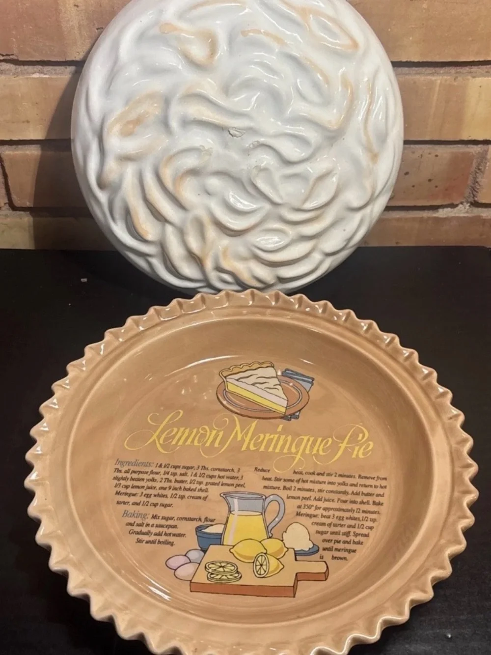 LEMON MERINGUE CERAMIC PIE PAN MADE BY UNIVERSAL TRUMP CORP